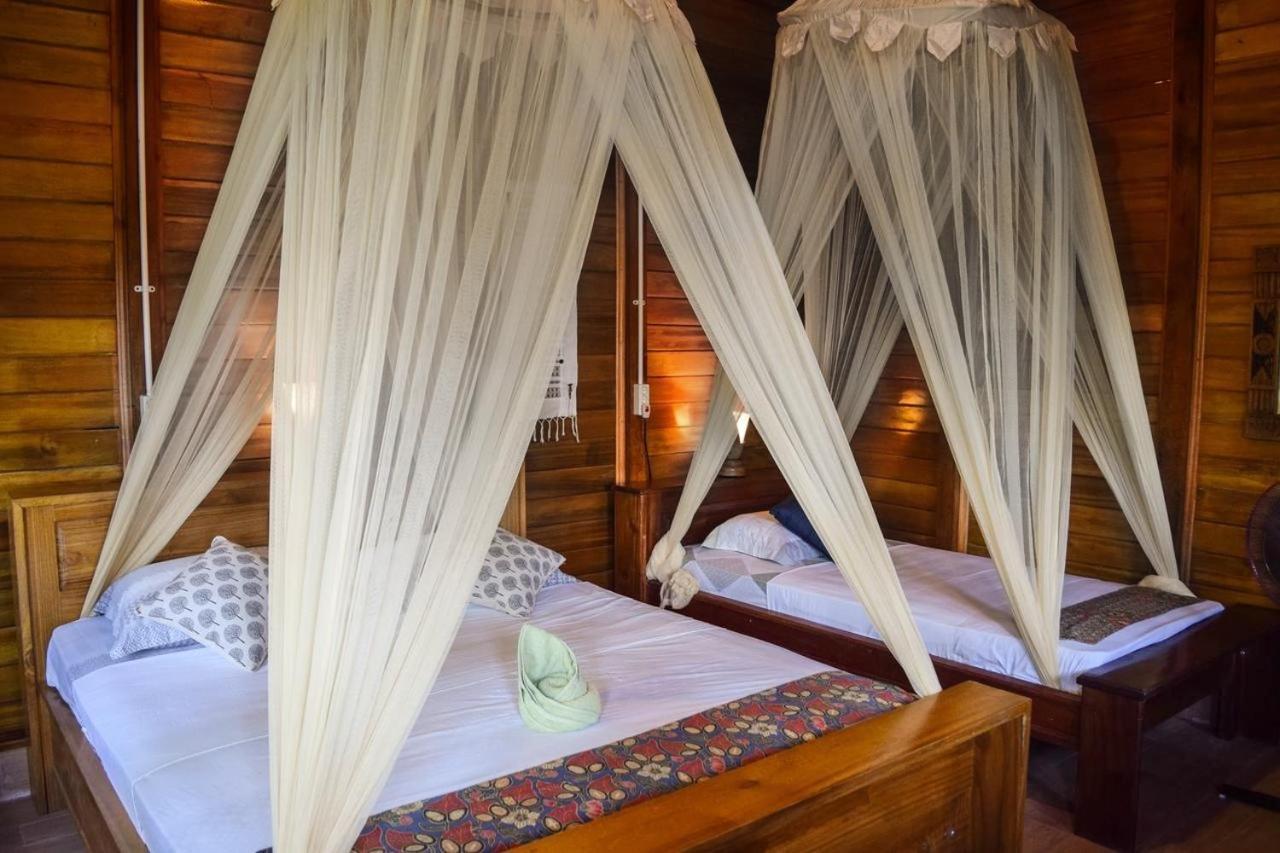 Two Fish Resort Lembeh Bitung Rum bild