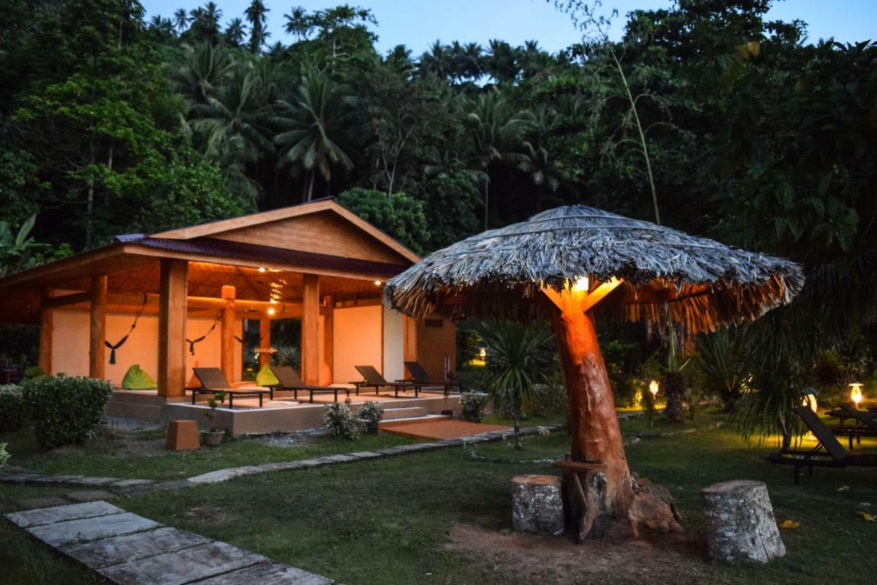 Two Fish Resort Lembeh Bitung Exteriör bild